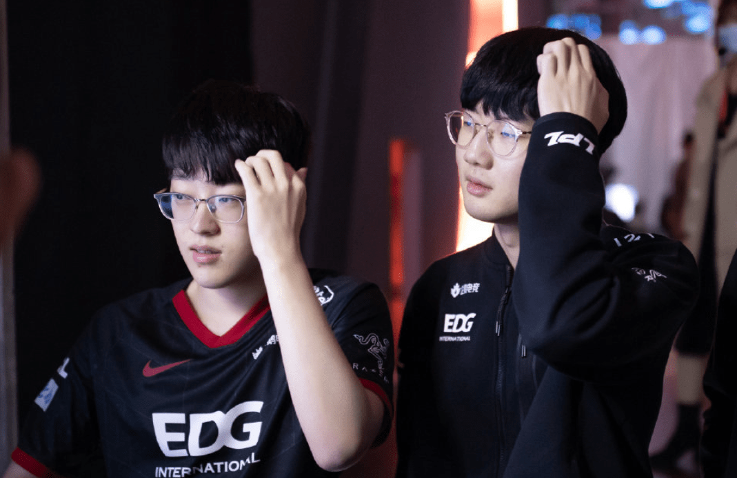 开云体育-Faker赛事官方发布绝杀新规，RNG争议不断！的简单介绍